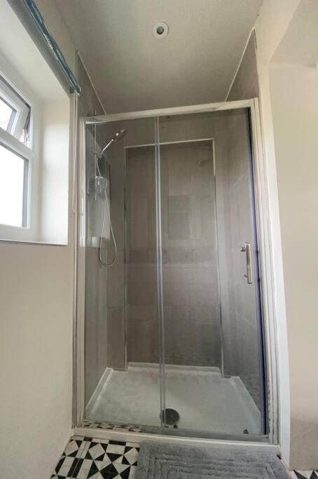 Entire Guest Suite In Four Mile Bridge, Rhoscolyn Valley Exterior foto