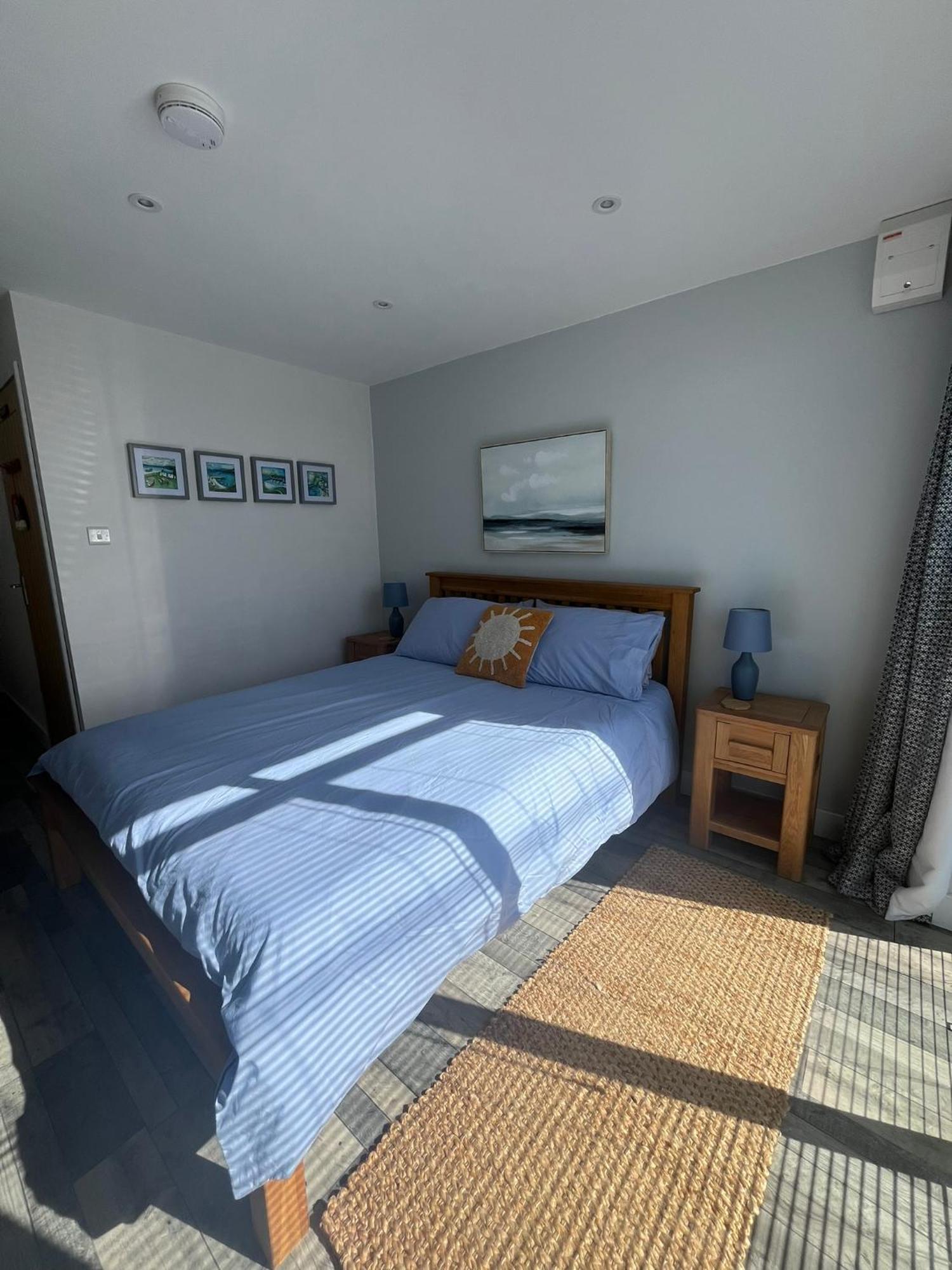 Entire Guest Suite In Four Mile Bridge, Rhoscolyn Valley Exterior foto