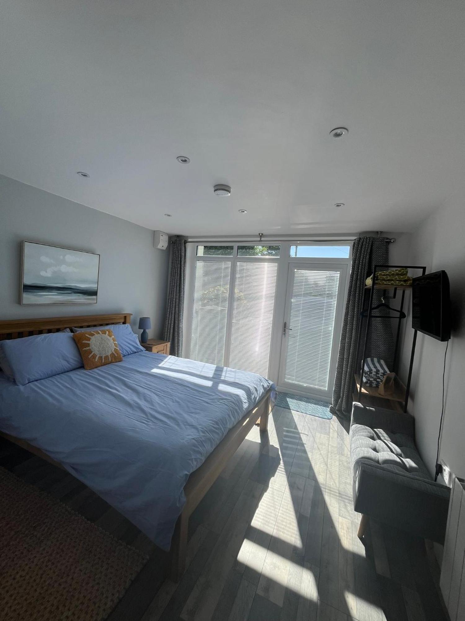 Entire Guest Suite In Four Mile Bridge, Rhoscolyn Valley Exterior foto